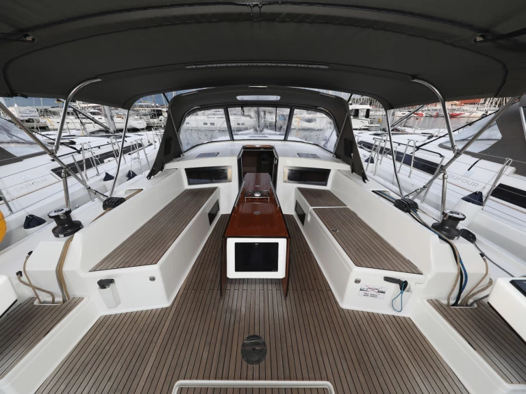 Sailboat rental in Trogir - Dufour Dufour 470