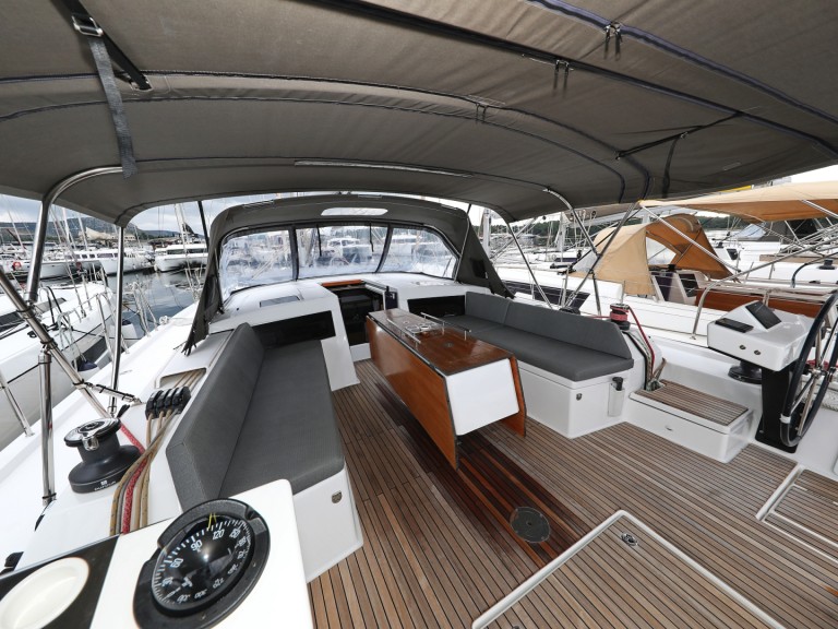 Sailboat rental in Šibenik - Dufour Dufour 470