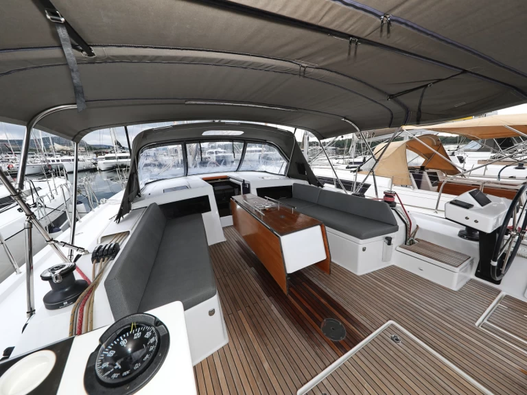 Sailboat rental in Šibenik - Dufour Dufour 470