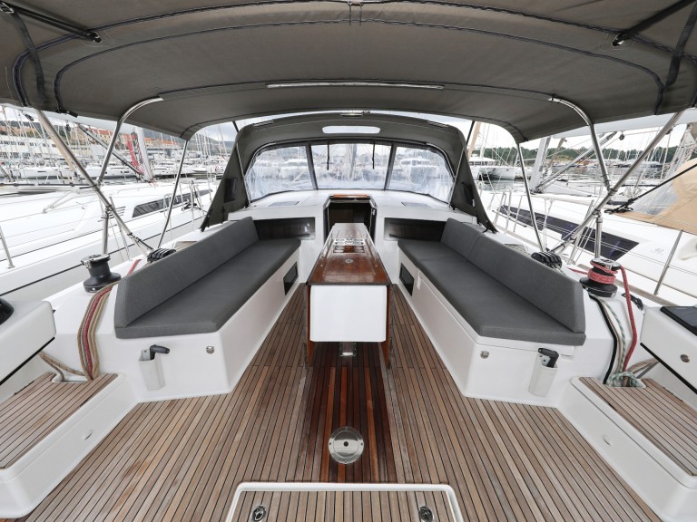 Boat rental Dufour Dufour 470 in Šibenik on Samboat
