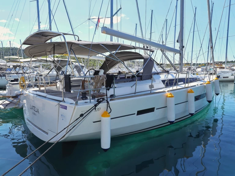 Boat rental Dufour Dufour 520 Grand Large in Trogir on Samboat