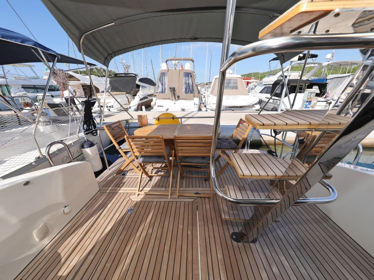 Luxury Yacht rental in Šibenik - Cobra Yachts Futura 40 Grand Horizon