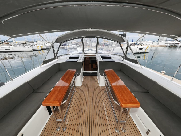 Sailboat rental in Trogir - Hanse Hanse 548