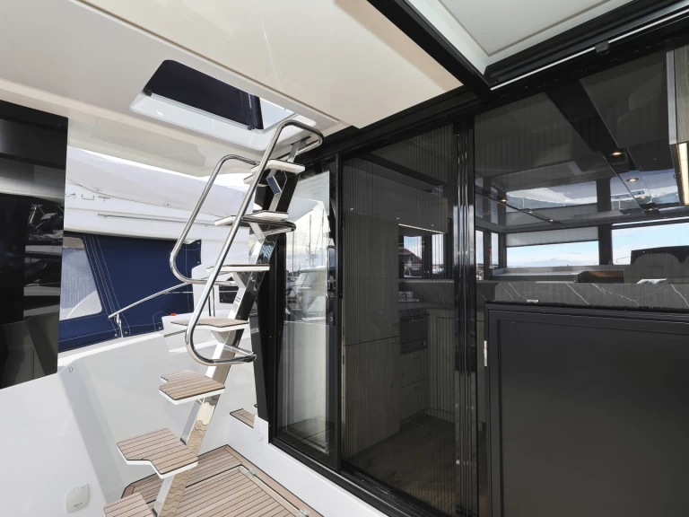 Luxury Yacht rental in Šibenik - Cobra Yachts Seamaster 45