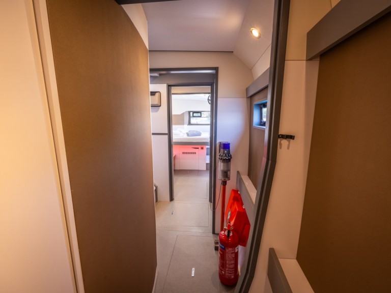 Bareboat Rental Catamaran Windelo with a boat licence