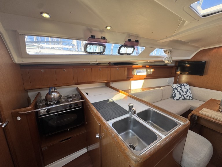 Sailboat for rent La Rochelle at the best price