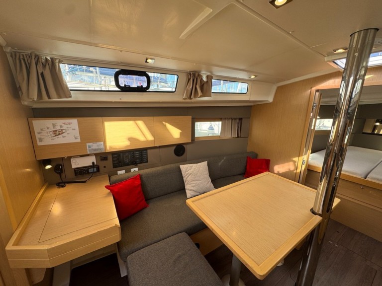 Sailboat rental with or without captain Bénéteau La Rochelle