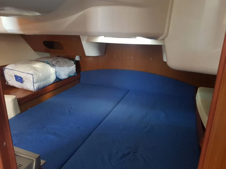 Rent a Jeanneau Sun Odyssey 42 DS Port-Haliguen