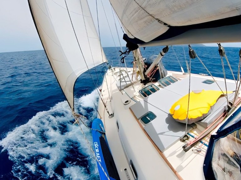 Sailboat for rent Capo d'Orlando at the best price