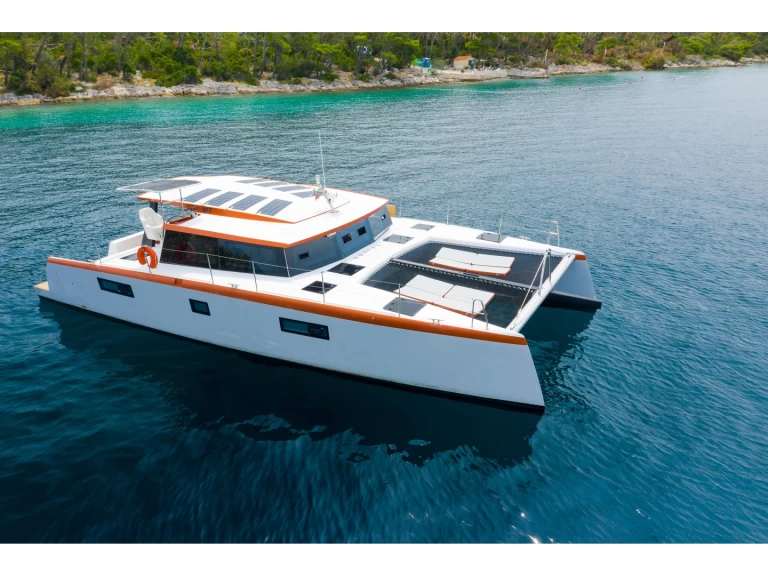Yacht charter Split cheap Luna 47 Power