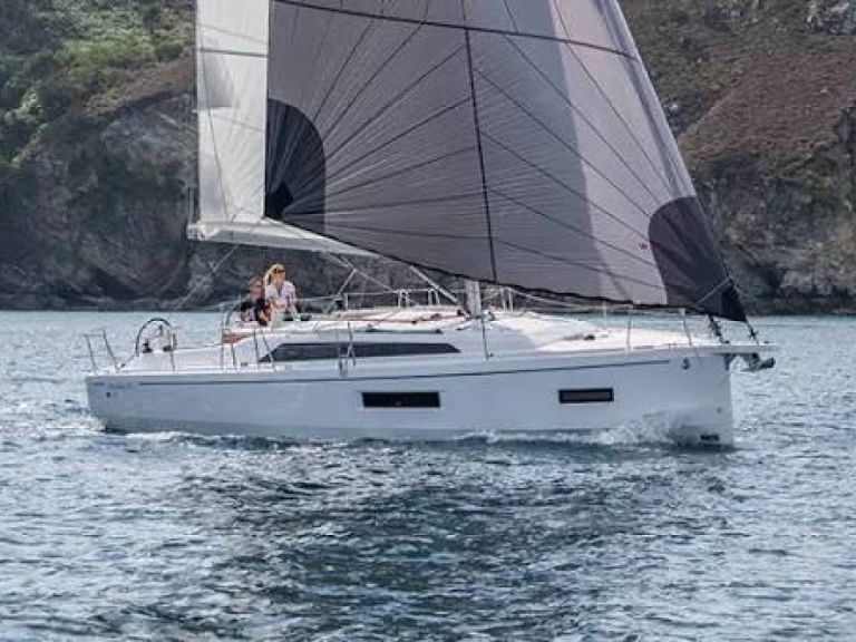 Sailboat rental in Arzon - Bénéteau Oceanis 37.1