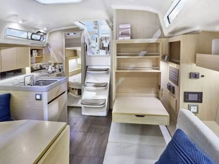 Sailboat rental with or without captain Bénéteau Arzon