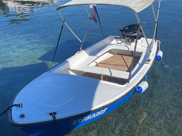 Motorboat rental with or without captain Pasara Rab