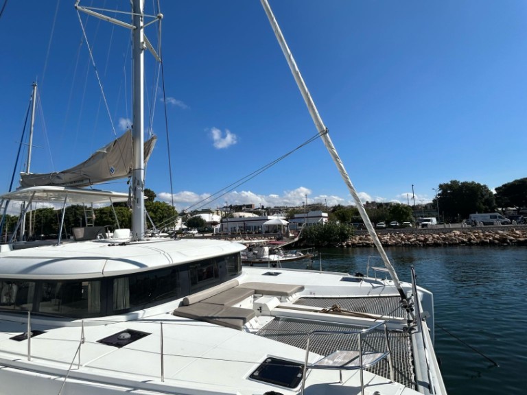 Bareboat Rental Catamaran Lagoon with a boat licence