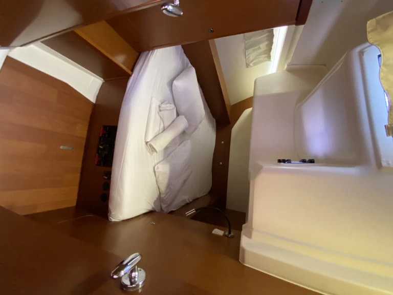 Bénéteau Oceanis 45/3 in Rhodes (City) on SamBoat