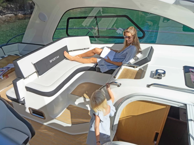 Boat rental Bavaria Bavaria Sport 44 HT in Sukošan on Samboat