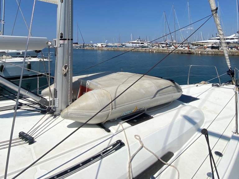 Rent a Bénéteau Oceanis 40.1 (3 double and 1 bunk beds) Lefkáda