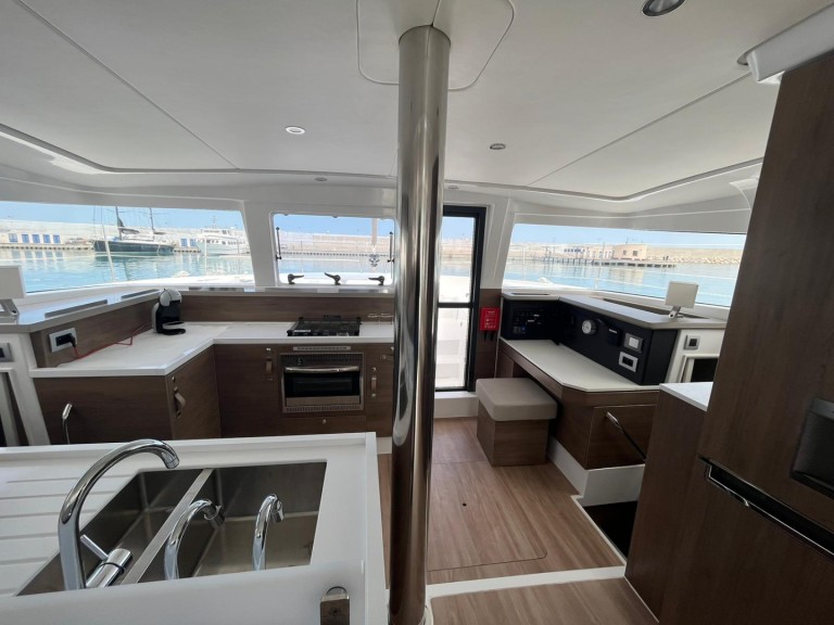 Catamaran rental in Capo d'Orlando - Bali Bali 4.2