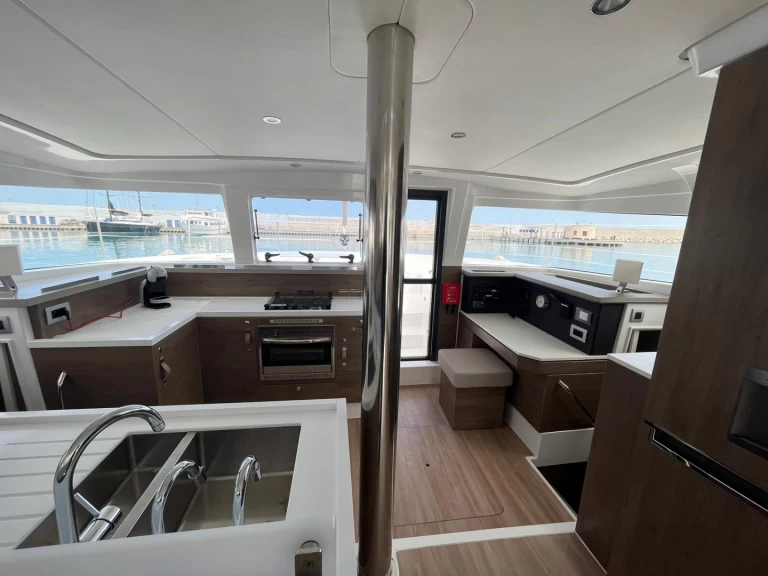 Catamaran rental in Capo d'Orlando - Bali Bali 4.2