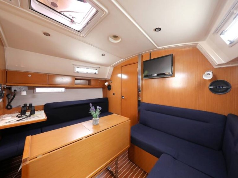 Bavaria Cruiser 36 in Baška Voda on SamBoat