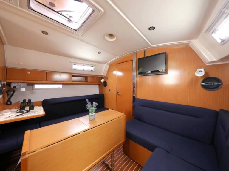 Bavaria Cruiser 36 in Baška Voda on SamBoat