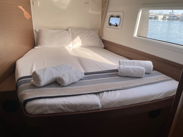 Lagoon Lagoon 42 in Alimos on SamBoat