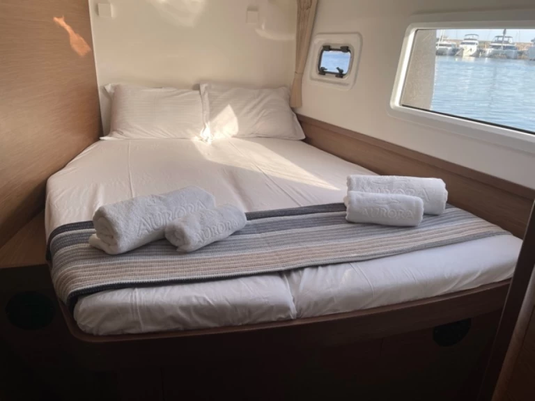 Lagoon Lagoon 42 in Alimos on SamBoat