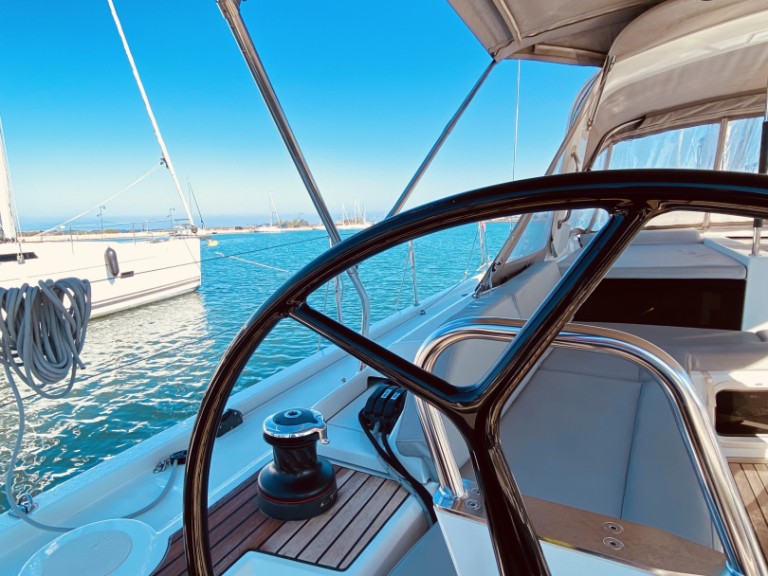 Sailboat rental with or without captain Bénéteau Lefkáda