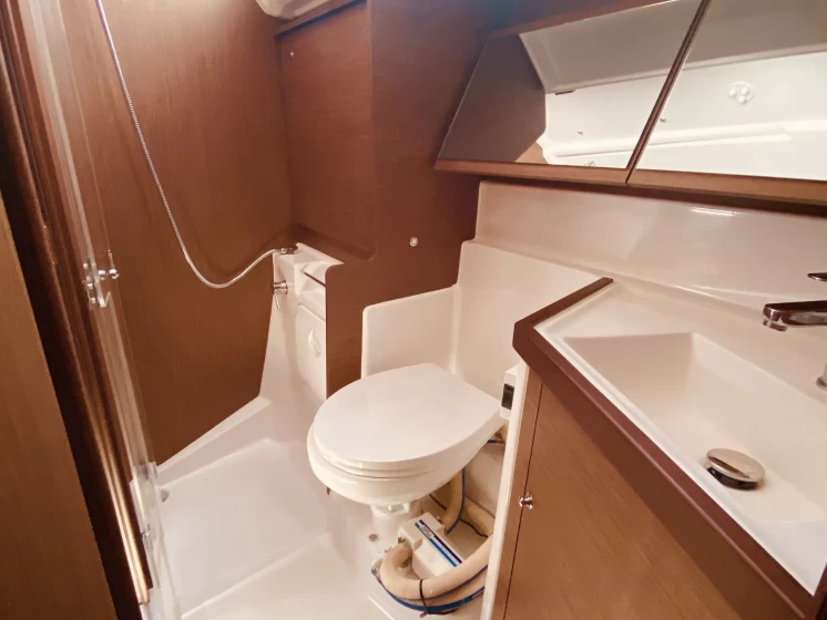 Bareboat Rental Sailboat Bénéteau with a boat licence