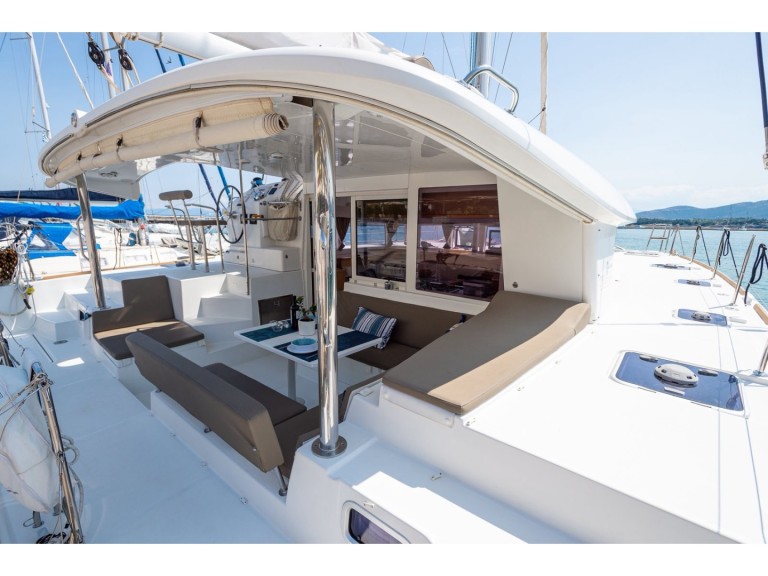 Yacht charter Volos cheap Lagoon 400 S2