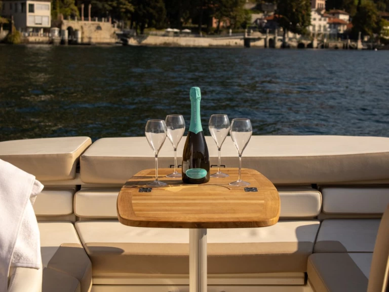 Motorboat rental with or without captain Molinari Bellagio