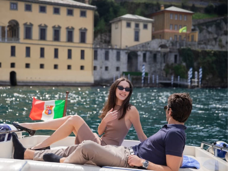 Motorboat for rent Bellagio at the best price
