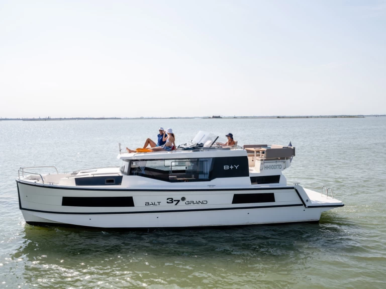 Balt-Yacht Grand 37 in Casale sul Sile on SamBoat