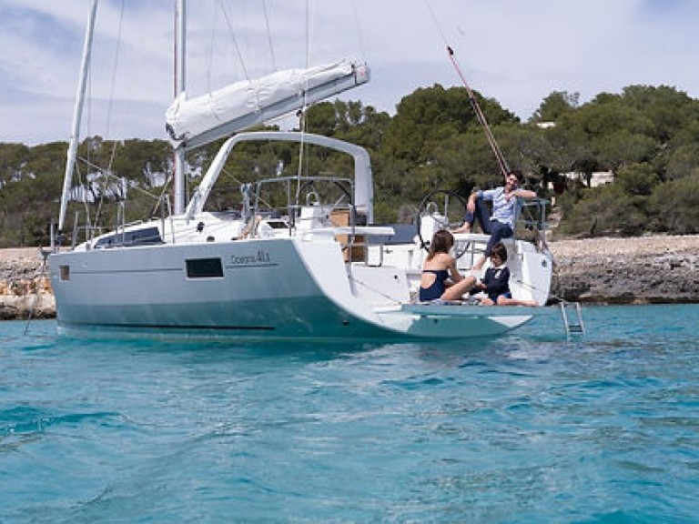 Rent a Bénéteau Oceanis 41.1 Port Grimaud
