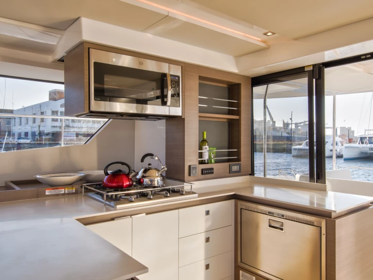 Leopard Leopard 53 Powercat in Port Grimaud on SamBoat