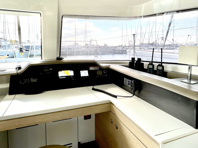 Catamaran rental in Alimos - Bali Bali 4.1