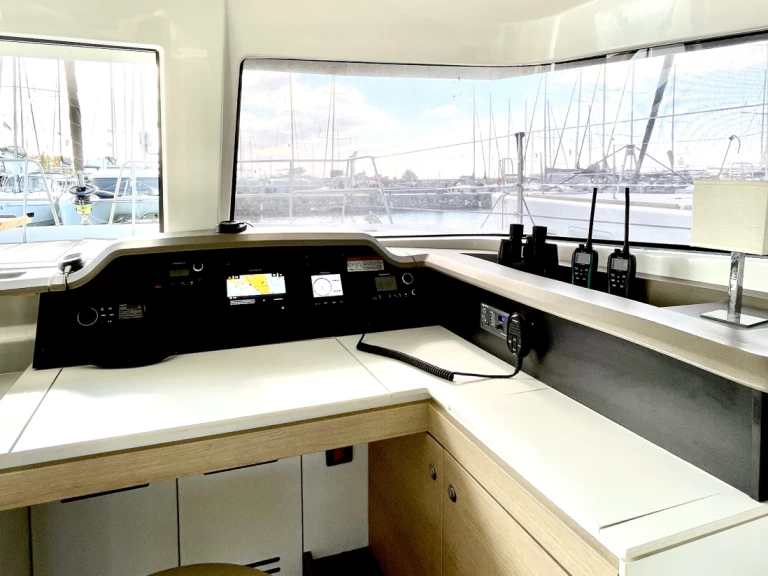 Catamaran rental in Alimos - Bali Bali 4.1