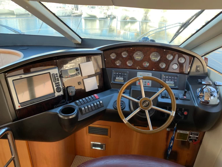 Rent a Sunseeker Manhattan 50 Primošten
