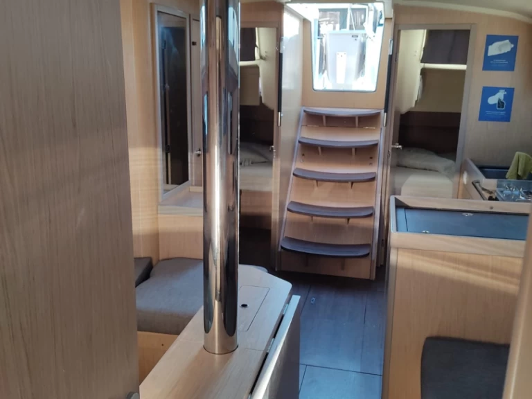 Sailboat rental with or without captain Bénéteau Salerno