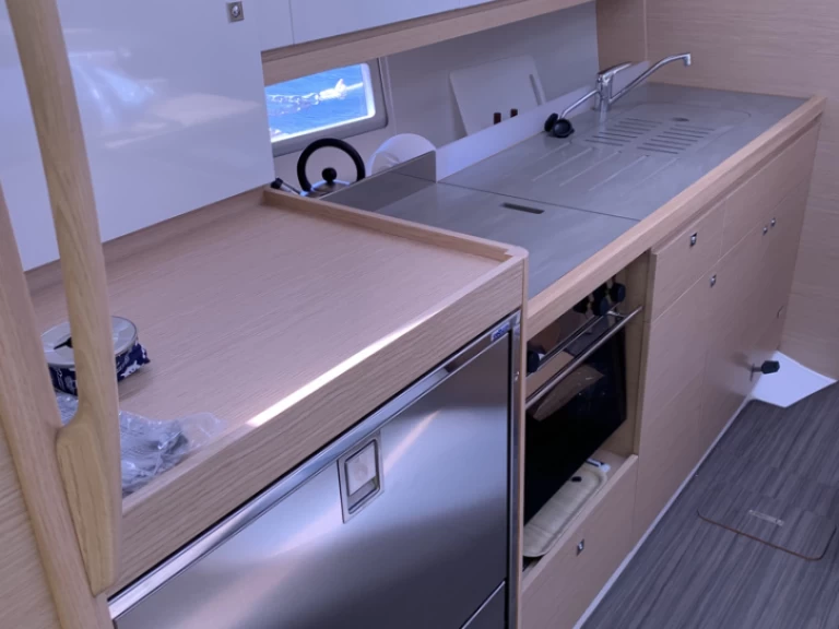 Dufour Dufour 390 Grand Large in Rhodes (City) on SamBoat