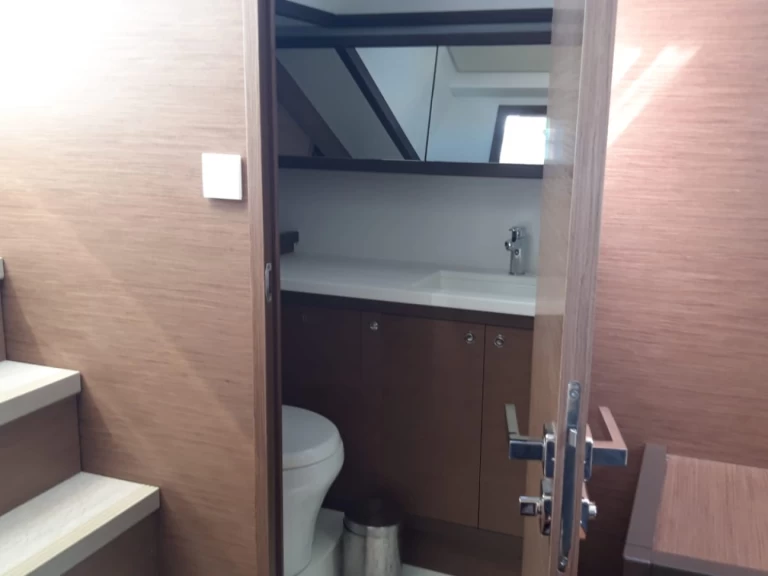 Catamaran rental in Golfo Aranci - Lagoon Lagoon 52 F