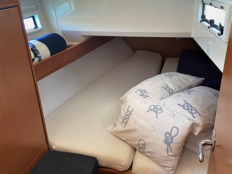 Yacht charter Sukošan cheap Bavaria 40