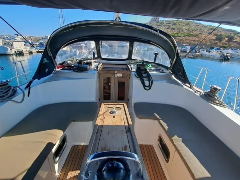 Sailboat for rent Lefkáda at the best price