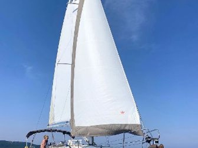 Rent a Bavaria Cruiser 33 Vlycho