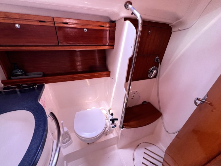 Bavaria Bavaria Cruiser 39 charter bareboat or captained in  Vlycho