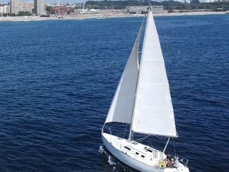 Boat rental Dufour Dufour 32 in Leça da Palmeira on Samboat