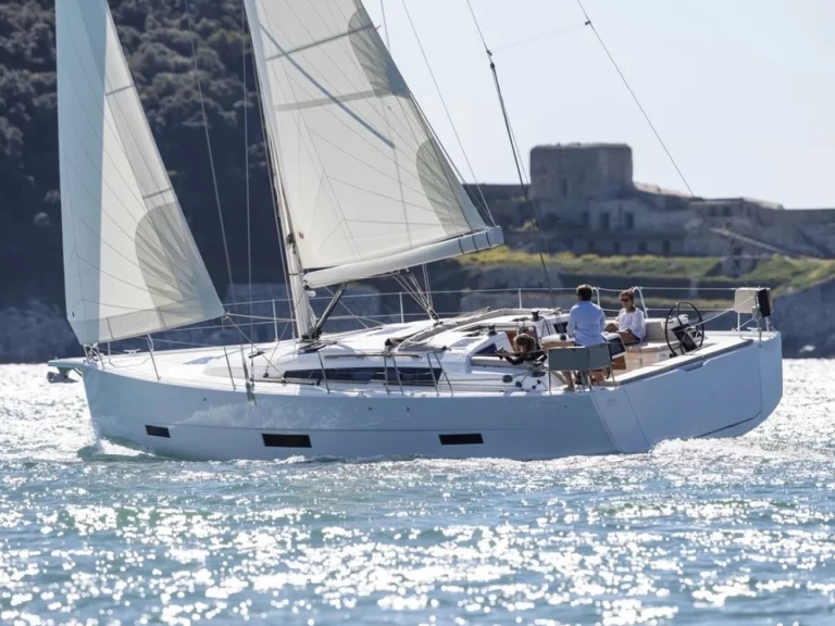 Dufour Dufour 430 Grand Large in Lefkáda on SamBoat