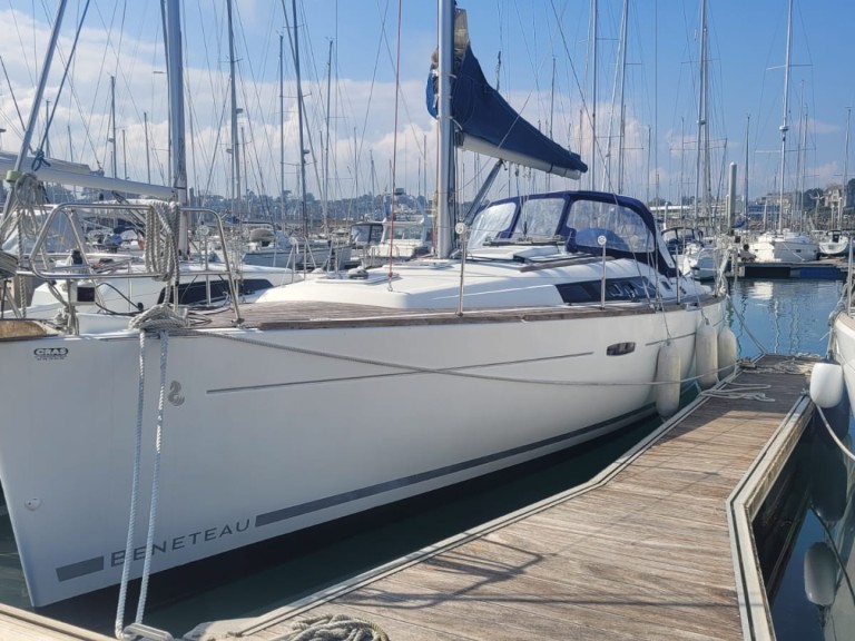 Yacht charter Saint-Quay-Portrieux cheap Oceanis 37