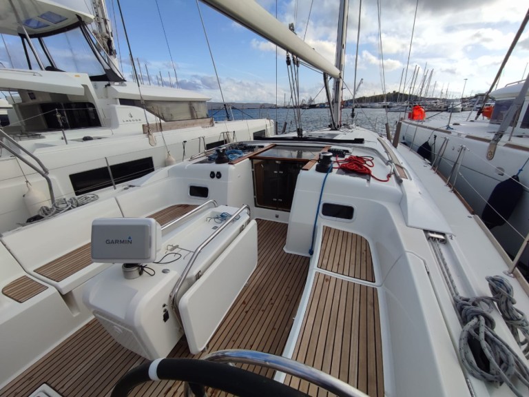 Yacht charter Lávrio cheap Sun Odyssey 519