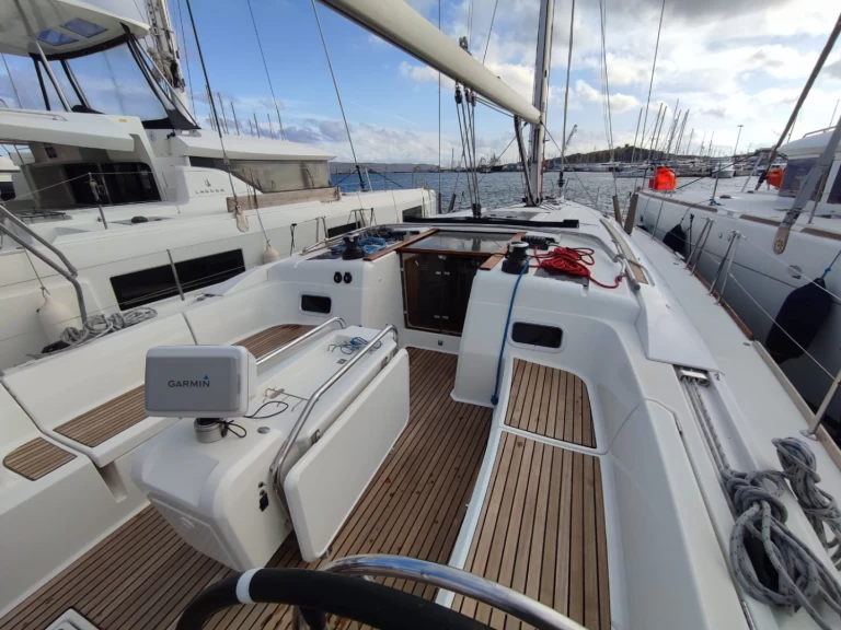 Yacht charter Lávrio cheap Sun Odyssey 519